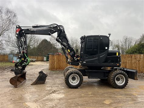 Yanmar B110W z Rototiltem