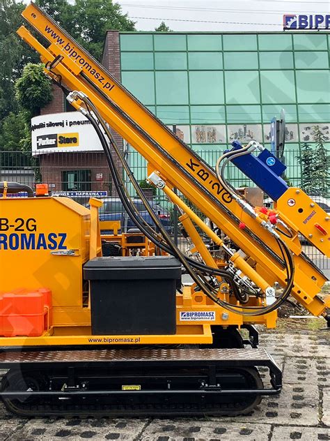 Wiertnica H25SI w pozycji transportowej i roboczej