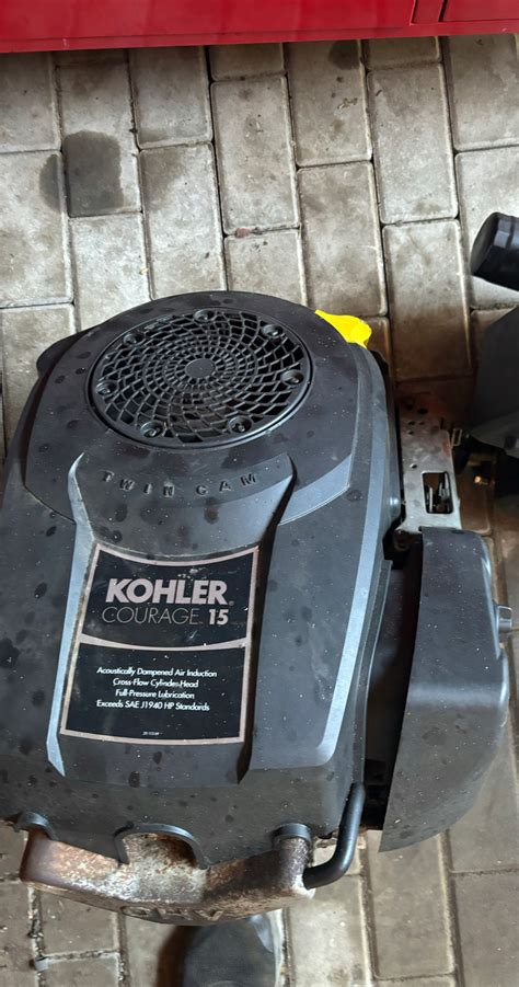 Zdjęcie silnika Kohler Courage 15 KM zamontowanego w traktorku