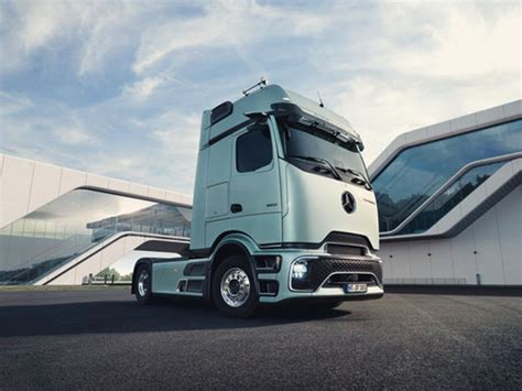 Porównanie przestrzeni wewnętrznej różnych typów kabin Mercedes-Benz Actros