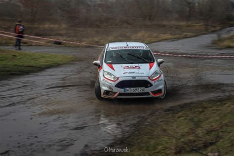 zdjęcie Forda Fiesty Mk3 po naprawie progu