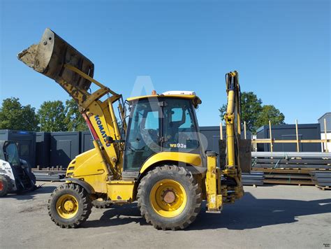 Komatsu WB93R w akcji - zdjęcie poglądowe