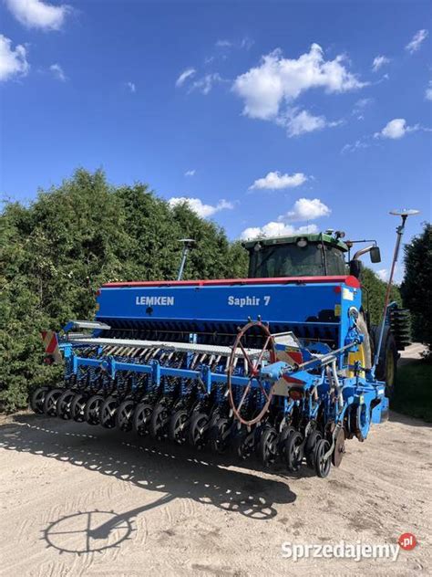 Siewnik Lemken Saphir 9/300 podczas siewu rzepaku