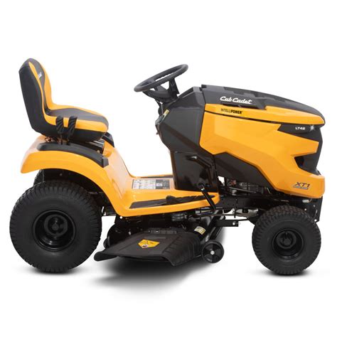 Ergonomiczne stanowisko operatora w traktorku Cub Cadet XT1