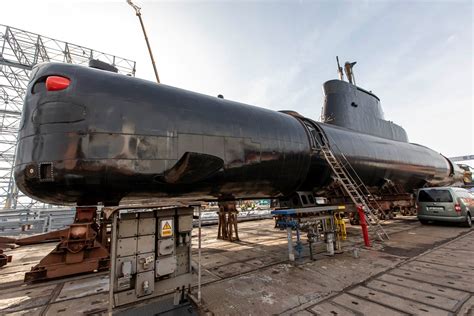 Photo of the ORP Sokół submarine being transported through Gdynia on SPMT platforms.