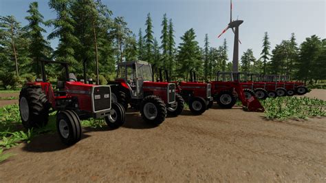Zdjęcie przedstawiające kolekcję klasycznych traktorów Massey Ferguson na licytacji
