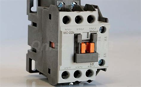 zdjęcie stycznika solenoidowego