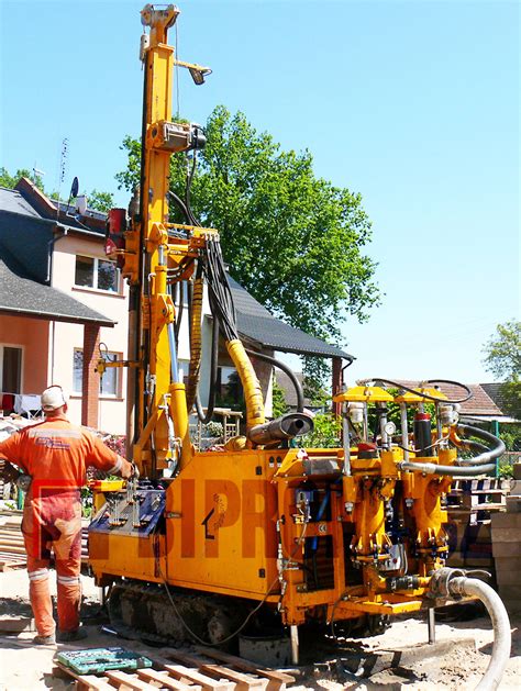 Konfiguracja wiertnicy pionowej Bipromasz z różnymi podzespołami