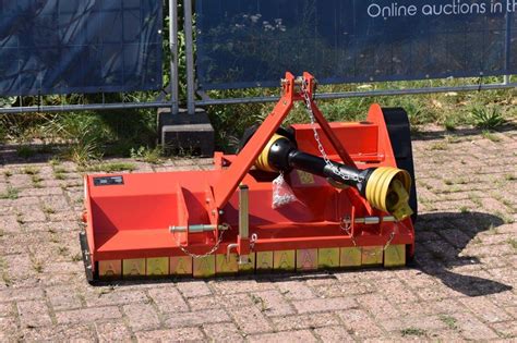 Infographic showing the advantages of the 4FARMER EF125 flail mower