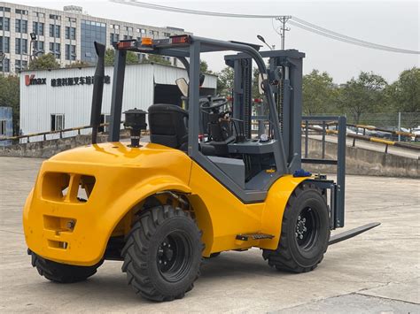 Thematic photo of a Chinese diesel forklift working outdoors