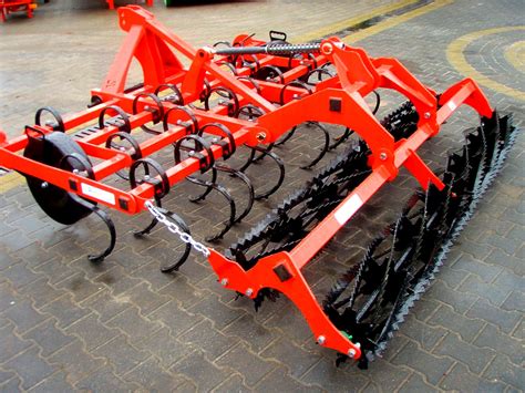 Agregat uprawowy Zeta z zamontowanym wałem pierścieniowym i zgrzebłem