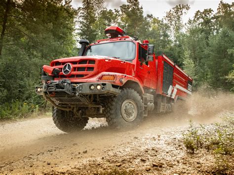 Mercedes Zetros w akcji na wymagającym terenie
