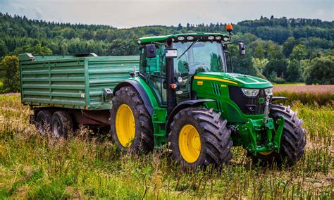 Zdjęcie autonomicznego traktora John Deere