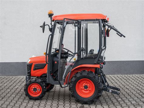Zdjęcie ciągnika Kubota B1121 w akcji