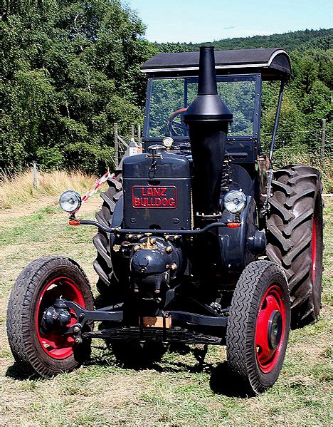 Lanz Bulldog z 1942 roku z fabrycznym gazogeneratorem