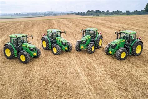 Fotografia traktorów John Deere z serii 700