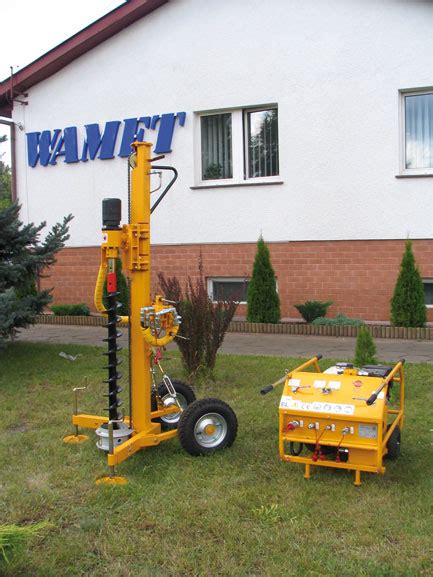 wiertnica PIW Wamet LWP-16 na podwoziu kołowym