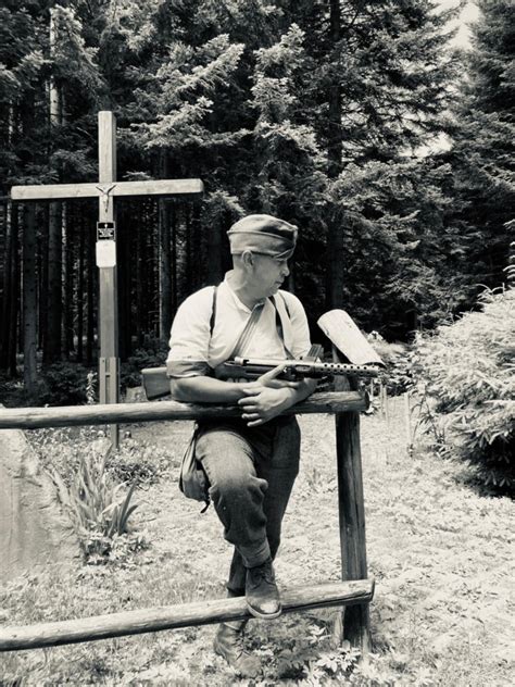 Detale króli po renowacji, z widocznymi historycznymi śladami