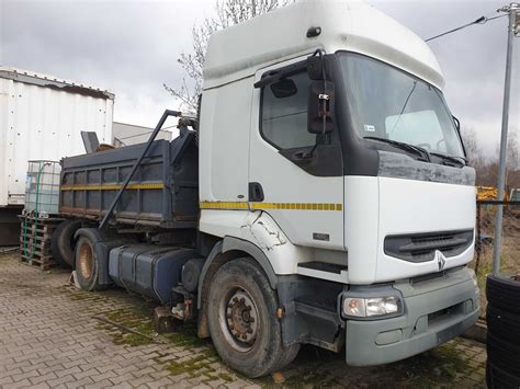 Infografika rozkładu roczników i przebiegów dla Renault Premium wywrotka na OLX
