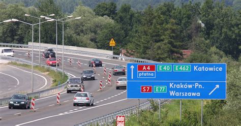 Zdjęcie autotransportera na polskiej autostradzie A4