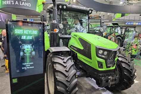 wnętrze kabiny ciągnika Deutz-Fahr 5125 Keyline z kolorowym oznaczeniem elementów sterujących