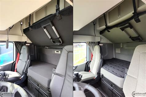 Zdjęcie wnętrza kabiny Volvo FH z widocznymi schowkami