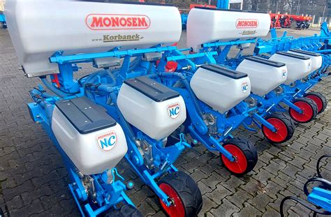 Siewnik punktowy Monosem NC TECHNIC 12-rzędowy z podsiewaczem nawozów i aplikatorem insektycydów