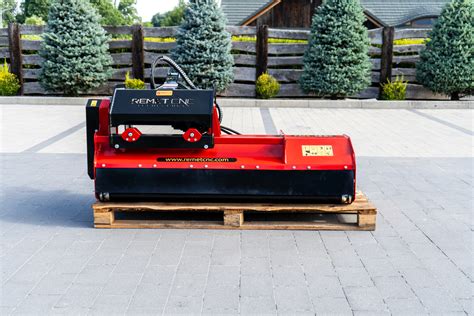 Remet FMS-160 - wizualizacja kosiarki, być może z zaznaczeniem jej lekkości