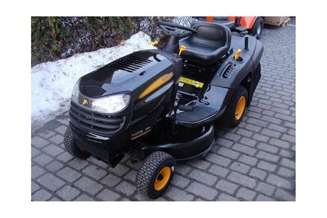 Zdjęcie traktorka ogrodowego Partner P11577RB w akcji