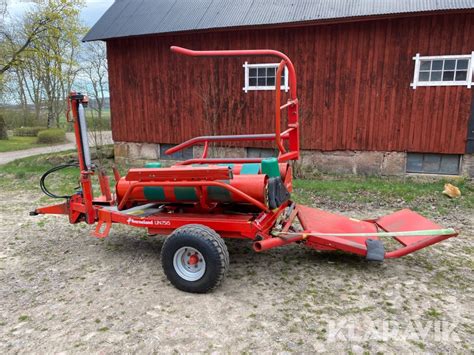 zdjęcie owijarki kverneland 7515 w trakcie pracy