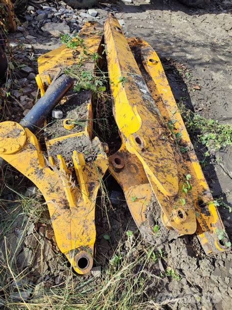 Schemat przedstawiający różne typy łyżek do koparko-ładowarki JCB