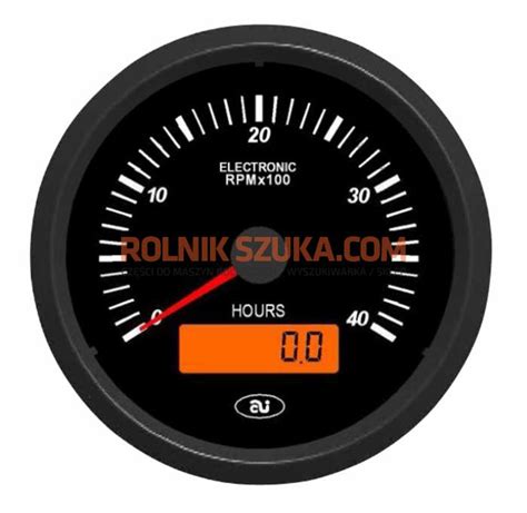 zdjęcie ciągnika z licznikiem motogodzin