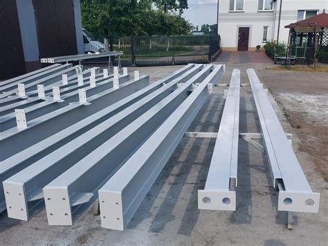 Przykłady elementów stalowych pokrytych farbą antykorozyjną.