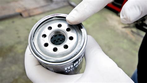 Wymiana filtra oleju w silniku traktorka ogrodowego