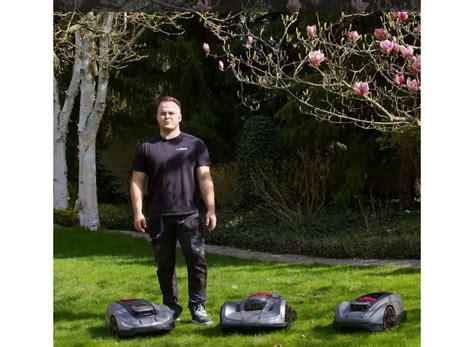 Ikony symbolizujące różne czujniki bezpieczeństwa robota koszącego