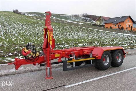 Zdjęcie przyczepy hakowej PRONAR T185 w akcji