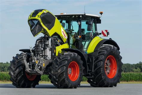Infographic showing the FOPS safety structure in Claas tractors
