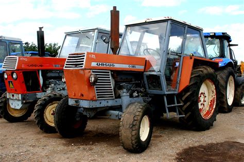 Ursus C-385 z podłączonym głęboszem