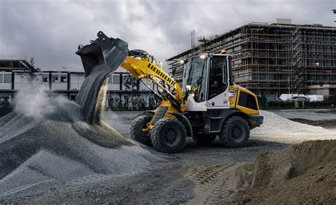 Thematic photo of a Liebherr L 544 wheel loader working on a construction site or gravel pit