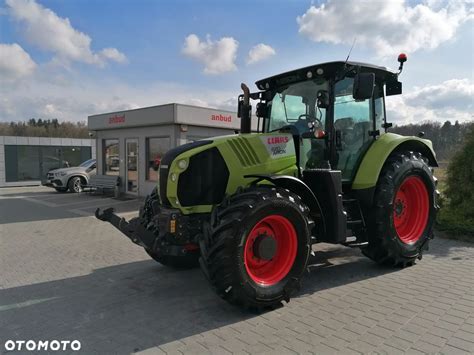ciągnik rolniczy Claas Arion 620 w polu
