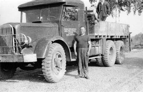 Historyczne zdjęcie ciężarówki Ural-5323