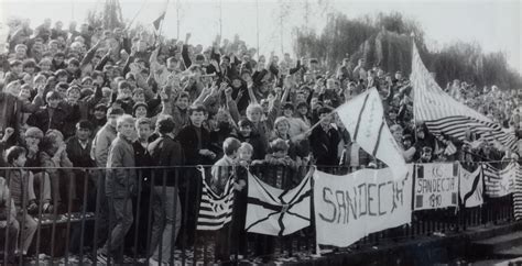zdjęcie drużynowe Sandecji Nowy Sącz z roku awansu