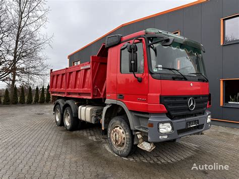 Mercedes Actros 4-osiowa wywrotka w akcji na placu budowy