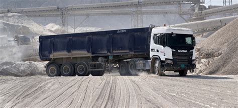 Autonomiczne wywrotki Scania w kopalni