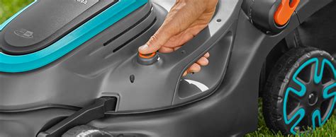 Schemat przedstawiający system cięcia i regulację wysokości w kosiarce Gardena PowerMax 37/1800 G2.