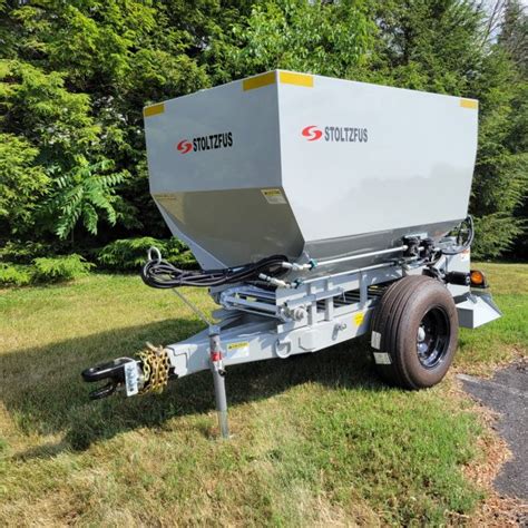 Photo gallery of various models of professional orchard spreaders