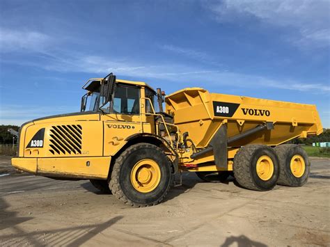 Volvo A30D w akcji, transportujące ładunek