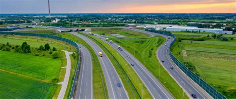 Zestawienie różnych typów wiertnic pionowych w akcji
