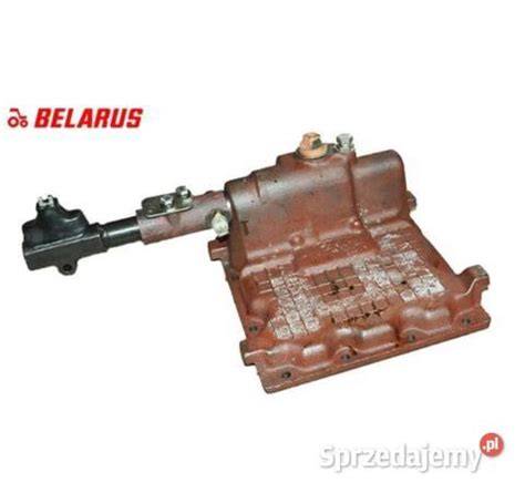 Widok od spodu skrzyni biegów MTZ z zaznaczonym mechanizmem regulacji WOM