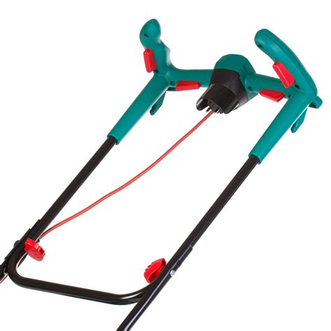 Zbliżenie na uchwyt Ergoflex kosiarki Bosch ARM 37, pokazujące ergonomiczny kształt